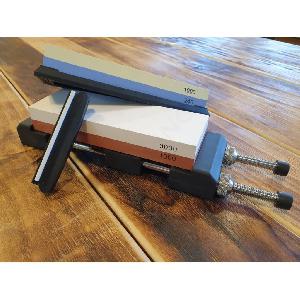 RISAM-sada-kamenu-pro-brouseni-nozu-vcetne-plastoveho-voditka-a-drzaku